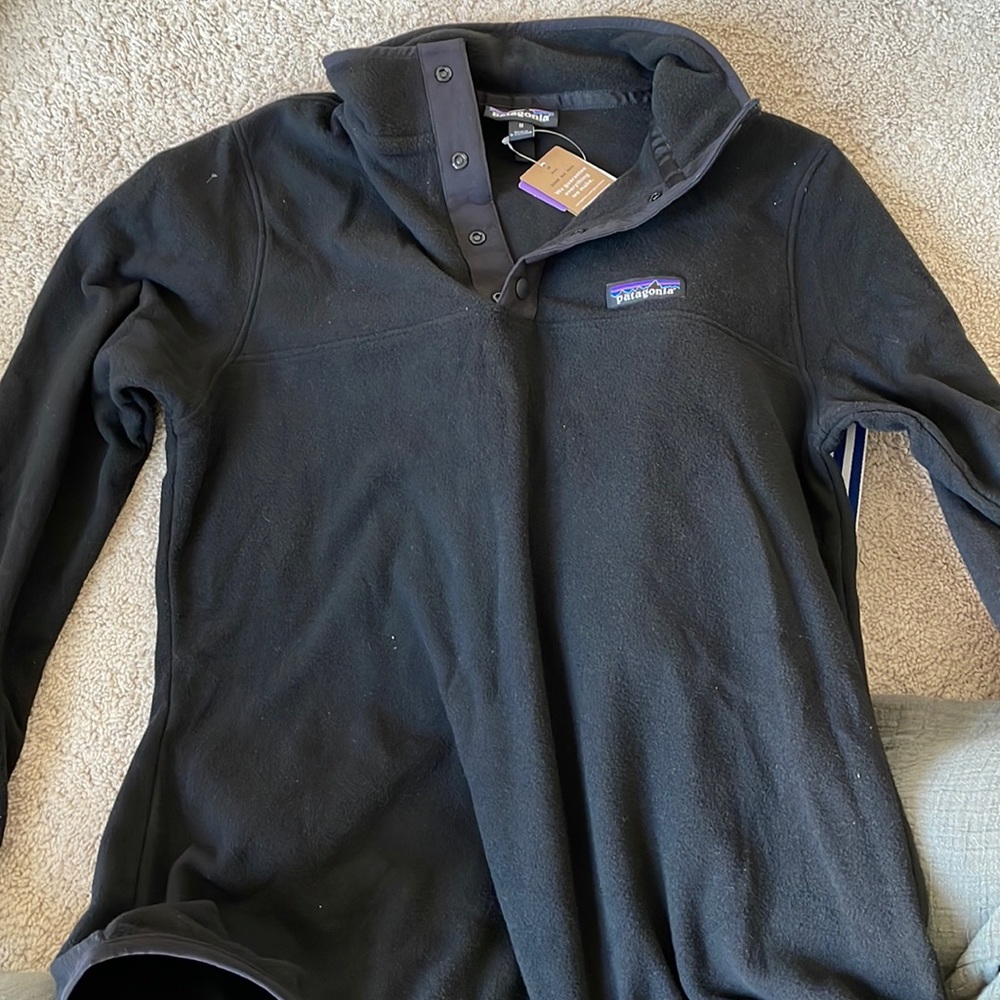 NWT Woman’s Patagonia micro fleece - Medium